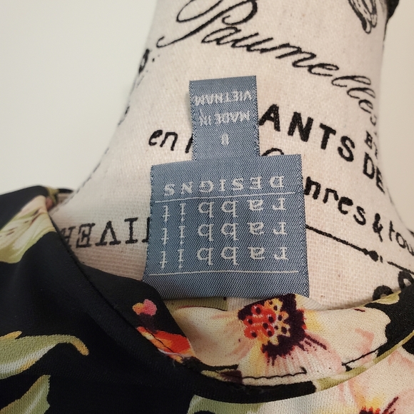 Gorgeous Floral Dress - Picture 2 of 6